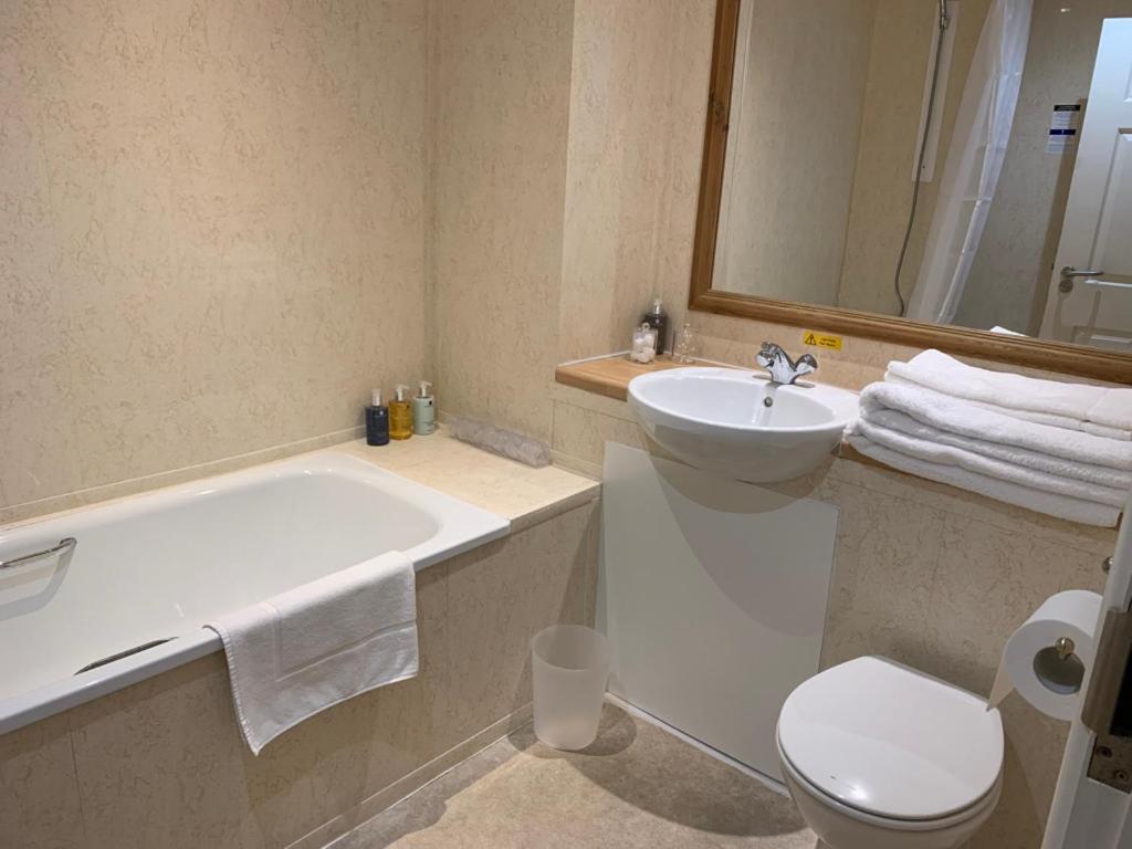 Zucchini Italian Kitchen & Rooms Труро Екстериор снимка